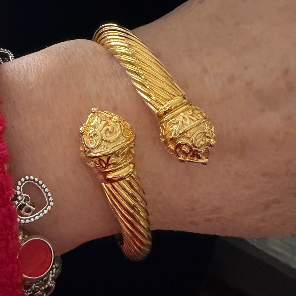 Vintage Joan Rivers 1990’s Hinged Bypass Gold Bracelet with Changeable Tips. - Picture 3 of 15